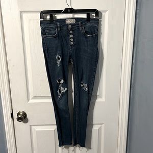 💫 Free People distressed skinny button fly - size 28 💫